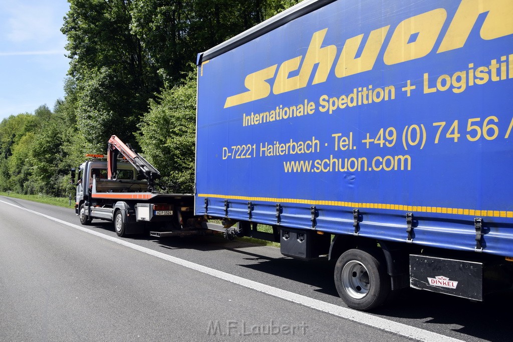 LKW in Boeschung A 3 Rich Frankfurt Hoehe Roesrath Lohmar P139.JPG - Miklos Laubert